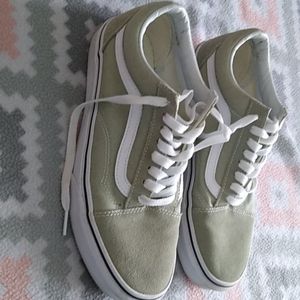 Lightly used vans tennis shoes